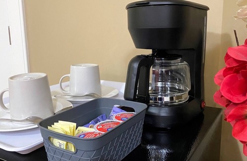 Halifax House | Cozy, Private Suite in Bedford — Bed, Laundry,kitchenette and Self Check in