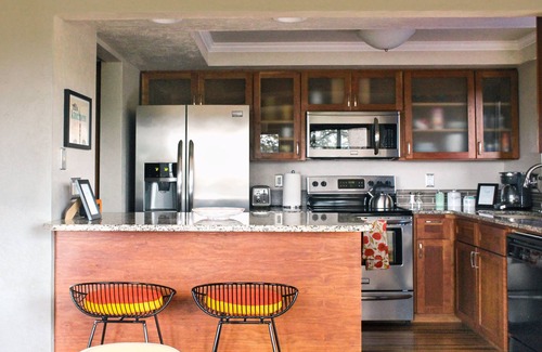 Southeast Eugene House | Cozy & Quiet 2 bdrm private Treehouse getaway with Amazing Views minutes from UO