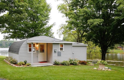 Paw Paw House | Cozy Quonset Hut On Maple Lake