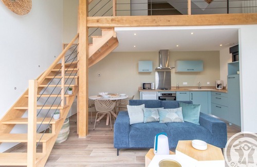 Saint-Mathurin-sur-Loire Cottage | "Cozy Renovated Retreat with Private Terrace Between Angers and Saumur"