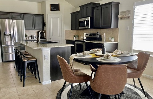 Fort Worth House | Cozy Residential Home with Designated Work Space