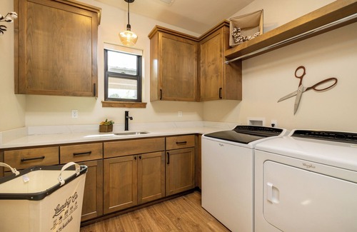 Klamath Falls House | Cozy Retreat Family Home