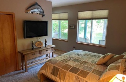 Ardenvoir House | Cozy Riverfront Retreat