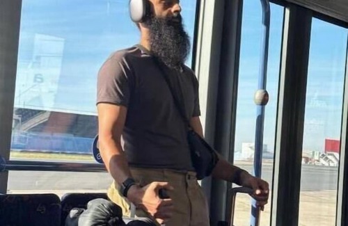 Bandra West Apartment | Cozy Room On Hill Rd