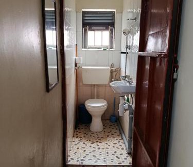 Kampala Apartment | Cozy Self-contained Room - Najja