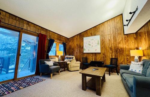 Bessemer Villa | Cozy Ski Lodge Condo I Alpen Villas at Powderhorn Mountain