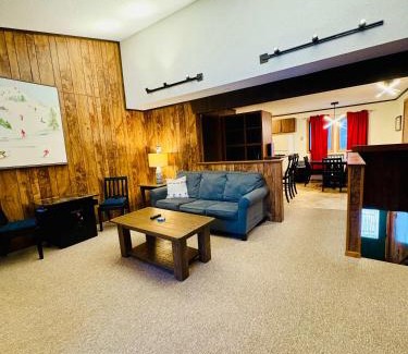Bessemer Villa | Cozy Ski Lodge Condo I Alpen Villas at Powderhorn Mountain