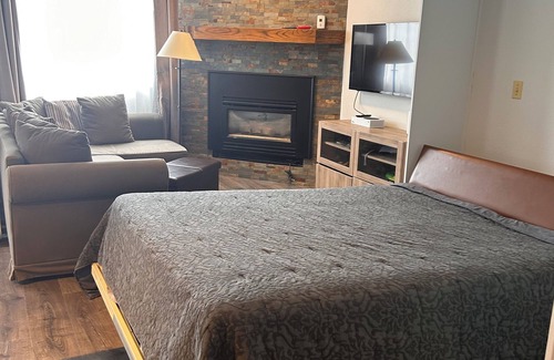 Winter Park Condo | Cozy Skin-In-Ski-Out Studio in Winter Park with pool, fitness room, WiFi