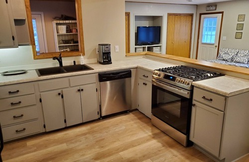 South Haven Cottage | Cozy South Haven Cottage. Short walk to beach. Family and pet friendly!