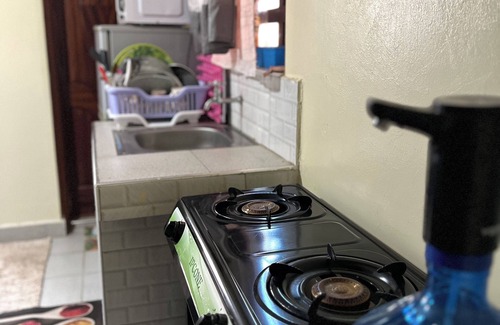 Nairobi Apartment | Cozy spot near KU Hospital, Supermarkets, Banks & Restaurants with free parking.