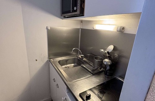 Les Orres Apartment | Cozy studio for 4, ski-in/ski-out, south-facing balcony, central location