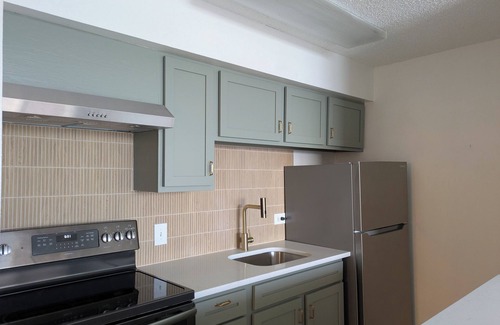 Downtown Denver Condo | Cozy Studio in Denver Central Business and Theater District, fitness room, pool