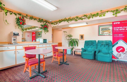 Durham Hotel | Cozy Suburban Room w/King Bed + Mini Fridge for Ultimate Relaxation