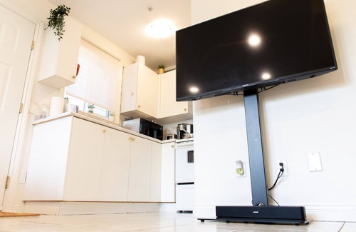 Fraserview House | Cozy Suite in Vancouver, Transit in-front of house