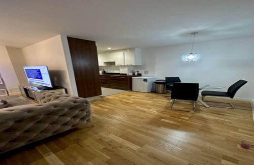 Greenwich West Apartment | Cozy two bed flat in London close to Canary wharf