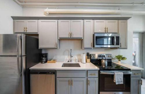 Downtown Louisville Apartment | Cozy Unit with Free Parking Near Medical District