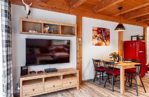 Neuloipfering Apartment | Cozy vacation apartment (65sqm) in Wild West style with terrace