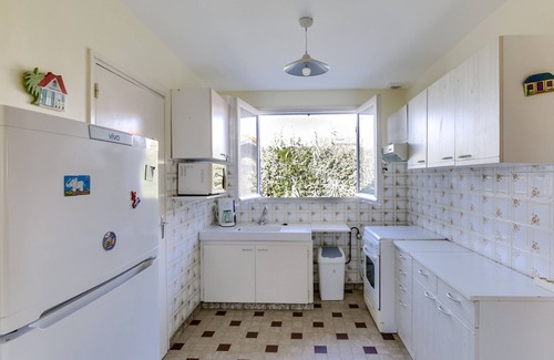 Biscarrosse Plage House | Cozy Villa Steps from Beach in Biscarrosse - WiFi, Terrace, Garden, Sleeps 6