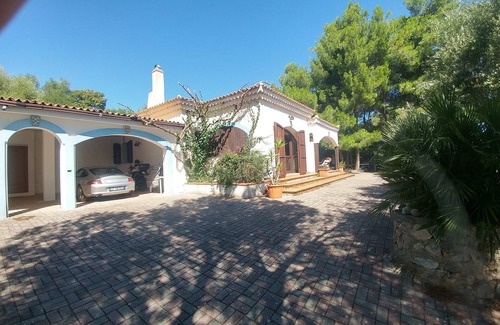 Peschici Villa | Cozy villa with sea view.