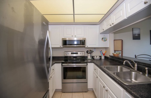 Belle Vista Condo | Cozy Waterfront Condo | Patio & Beach Access