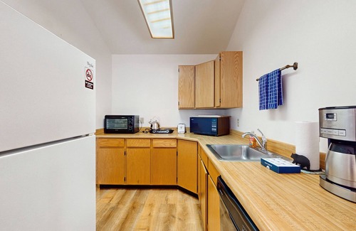 Carbondale Cabin | Cozy, waterfront, mountainview cabin w/prime location & shared hot springs