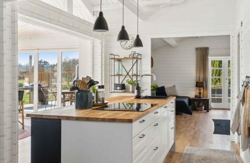 Idestrup House | Cozy Wooden Cottage With A Great Terrace