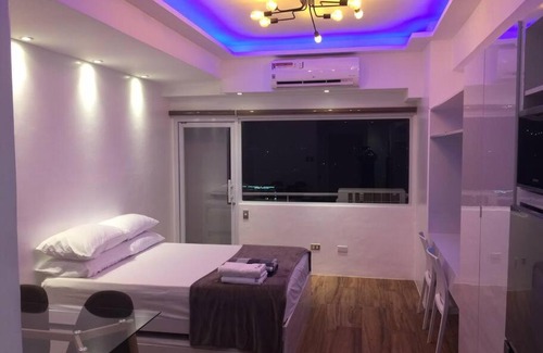 Valencia Apartment | Cozy35sqm w parking balcony Wifi/Netflix near Mall