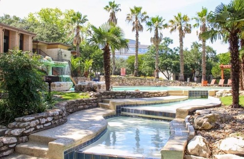 Barton Hills Apartment | Cozysuites 1BR Apartment Skyline Barton Creek 388