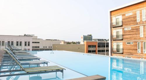 Downtown Indianapolis Apartment | CozySuites l 2BR Loft, Monument Circle, Indy