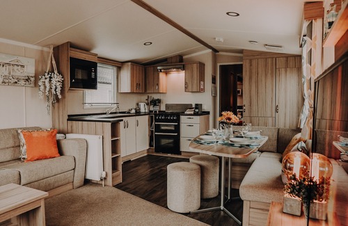 Ayr House | Craig Tara close to beach Dog friendly Free WiFi