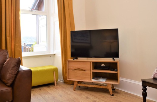 Strone Apartment | Craigard View - waterfront apartment, sea views