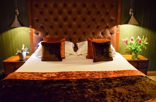 Pitlochry House | Craigmhor Lodge & Courtyard