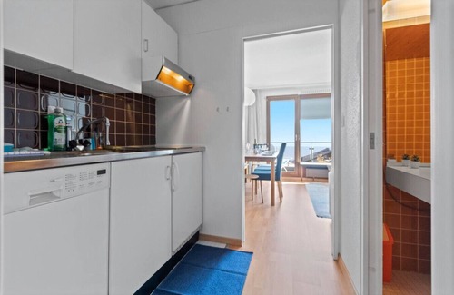 Randogne Apartment | Crans-Montana, 5 pers : balcony view & private parking