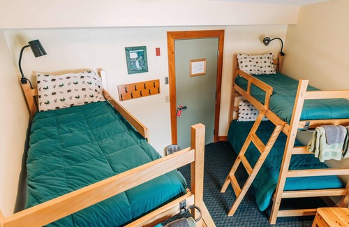 Bretton Woods Hotel | Crawford Notch, Free Hiker Breakfast, Gear Library, Hiker Shuttle, Shared Bath