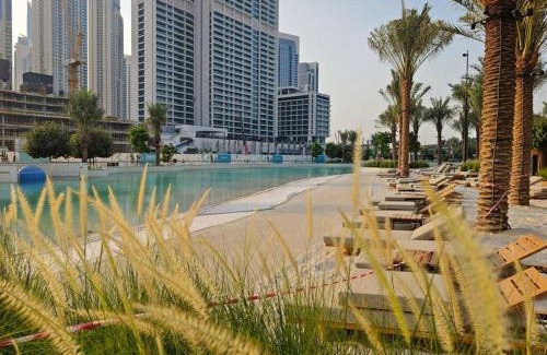 Dubai Apartment | Creek Beachfront Heaven: 1BR Luxe Harbor Flat