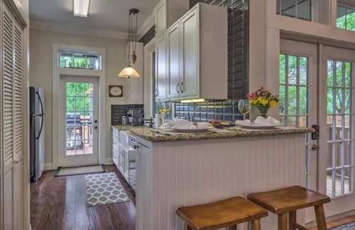 Fredericksburg House | Creek Haus - Walk to Main St - 1-acre Property - Hottub -Treehouse
