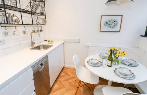 Ryde Cottage | CREEK LODGE, pet friendly in Wootton Bridge