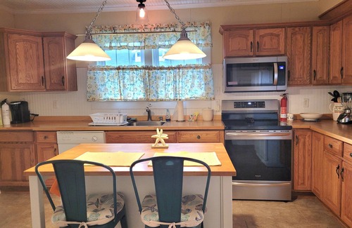 Oriental Cottage | Creeks End - Charming cottage with private dock