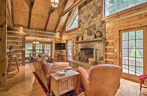 Berkeley Springs House | Creekside Berkeley Springs Cabin on 35 Acres!