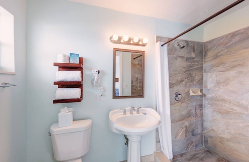 Tavernier Hotel | Creekside Inn