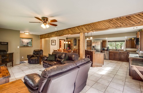 Leavenworth House | Creekside Lodging, Perfect Family Vacation, Recreation Area, Games, Pet Friendly