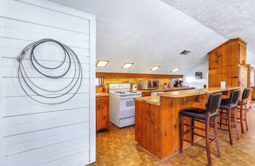 Wimberley House | Creekside Vista Escape - Cabin I/Creek, Stars