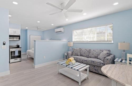 Sanibel House | Creole Garden Cottage at Palmview Inn of Sanibel with Bikes