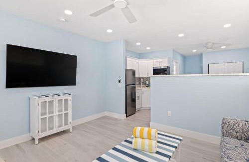 Sanibel House | Creole Garden Cottage at Palmview Inn of Sanibel with Bikes