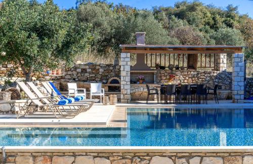 Gavalochori Villa | Cretan Lux Villa Heated Pool
