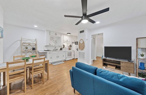 University House | Crew Suite: 2BR/2BA | Laundry | Pets l Yard l Easy