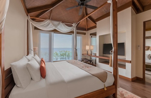 Lapu-Lapu Hotel | Crimson Resort and Spa Mactan