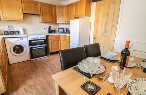 Long Preston House | CROFT COTTAGE, pet friendly, with open fire in Long Preston