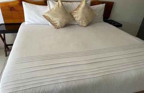 UMuziwabantu Bed & Breakfast | Crown Eagle Guest House