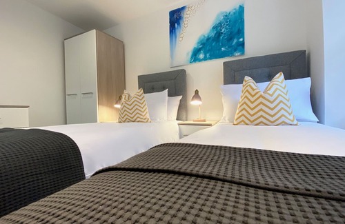 North West Apartment | Crown Lower level flat in Glasgow's Westend